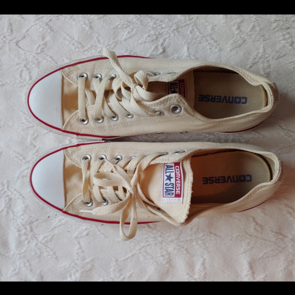 Cream Converse All Stars